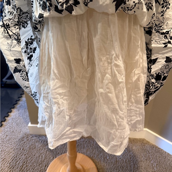 Black and white floral cotton tiered smocked lined sun dress like new - Picture 2 of 4